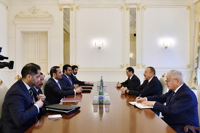 Ilham Aliyev empfängt eine Delegation um Außenminister von Katar 